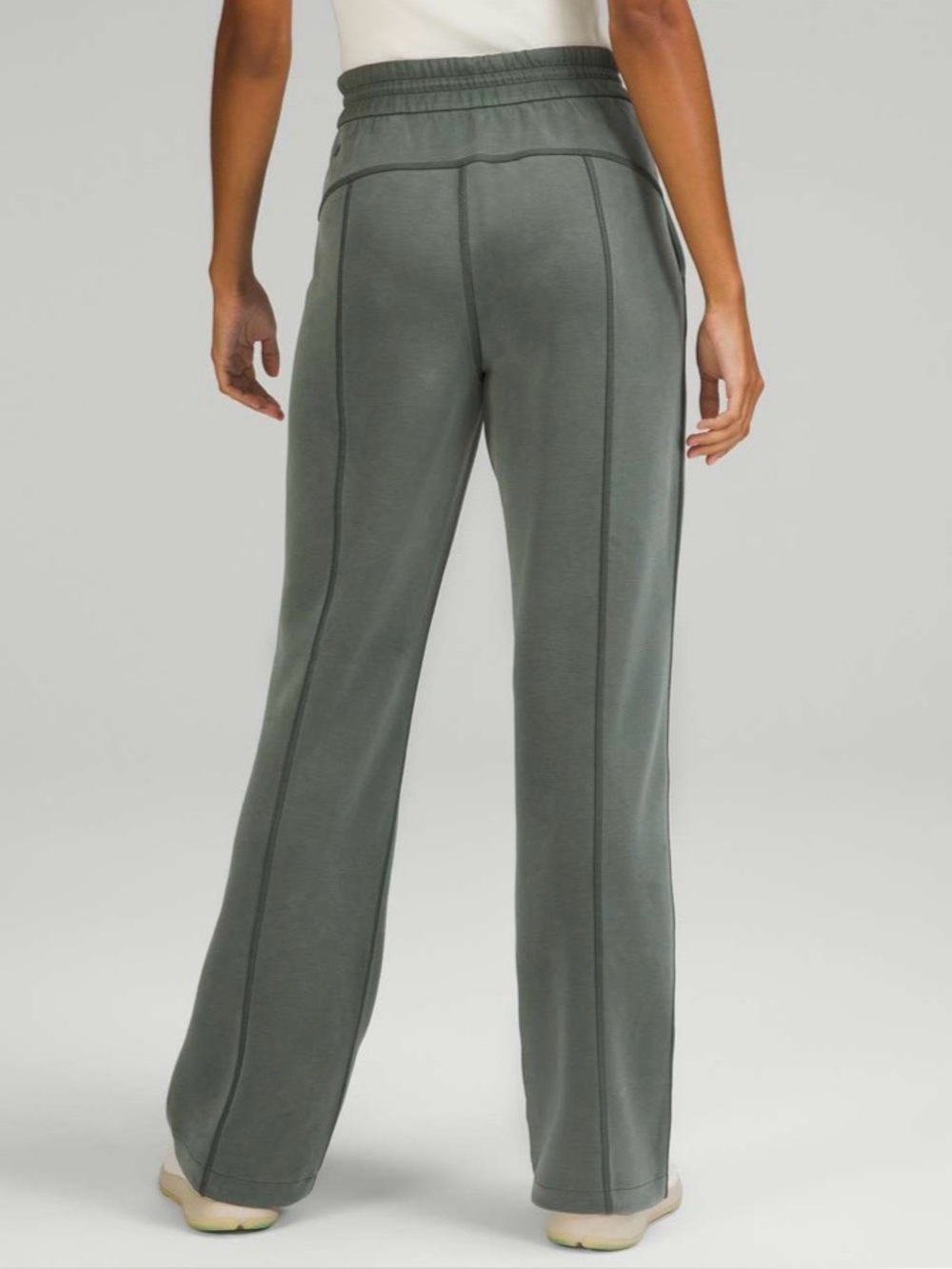 Lululemon Softstreme High-Rise Pant
Smoked Spruce size 4